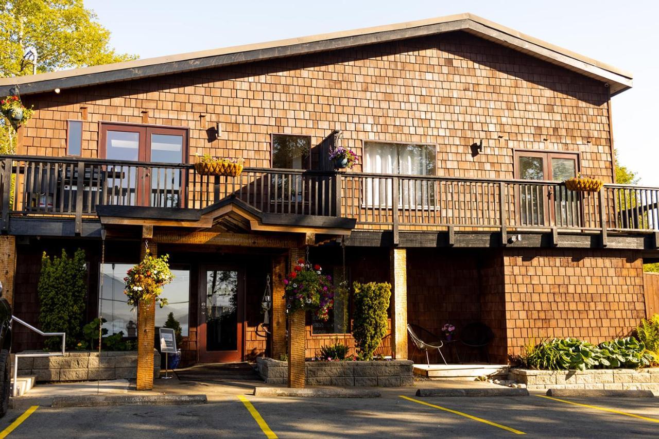 Lunar Cove Inn Charters And Tours Tofino Exterior foto