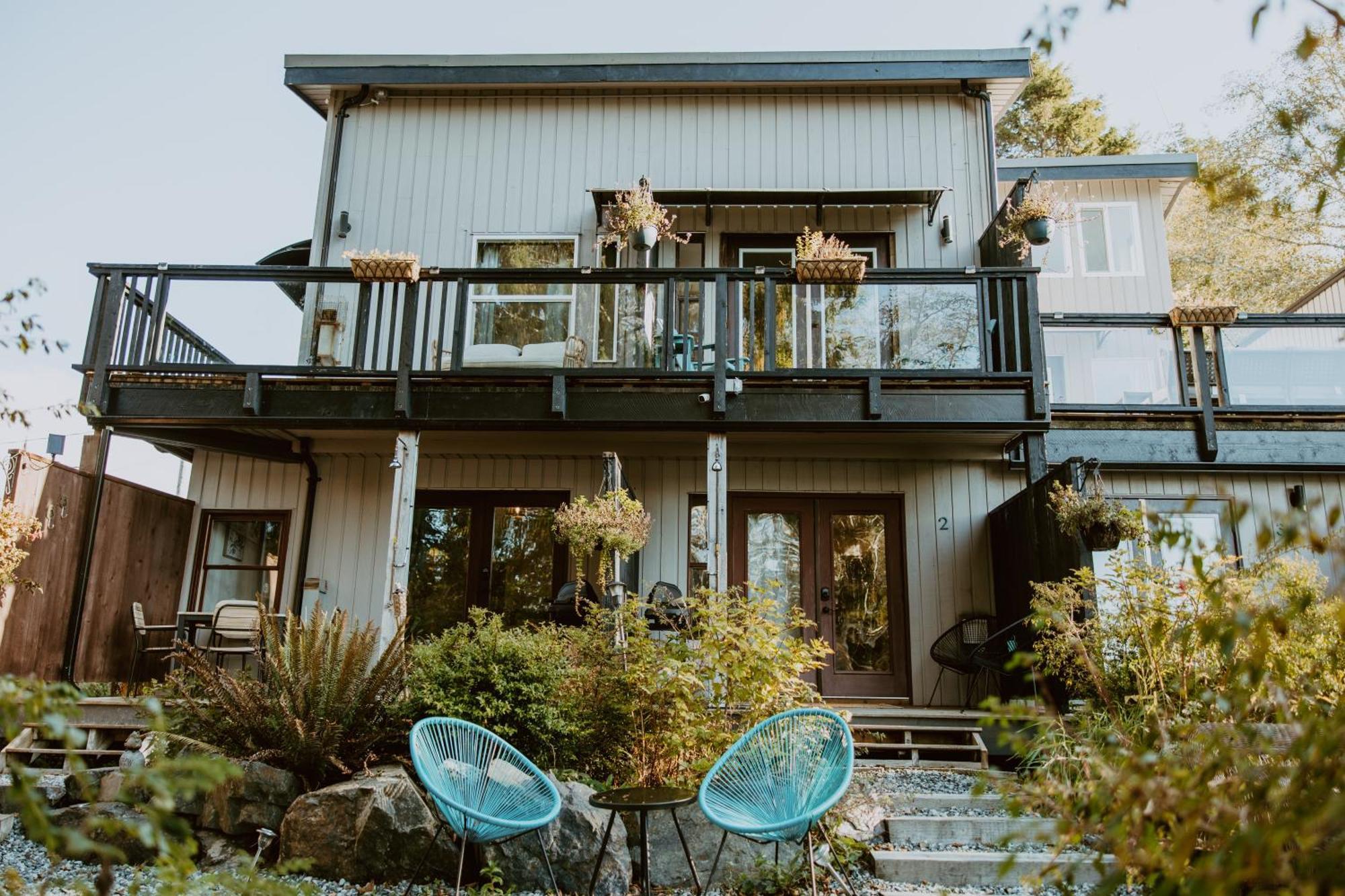 Lunar Cove Inn Charters And Tours Tofino Exterior foto