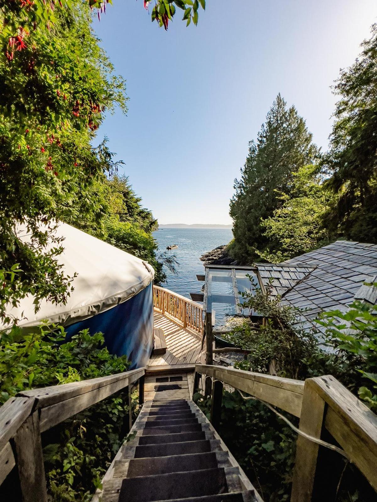 Lunar Cove Inn Charters And Tours Tofino Exterior foto